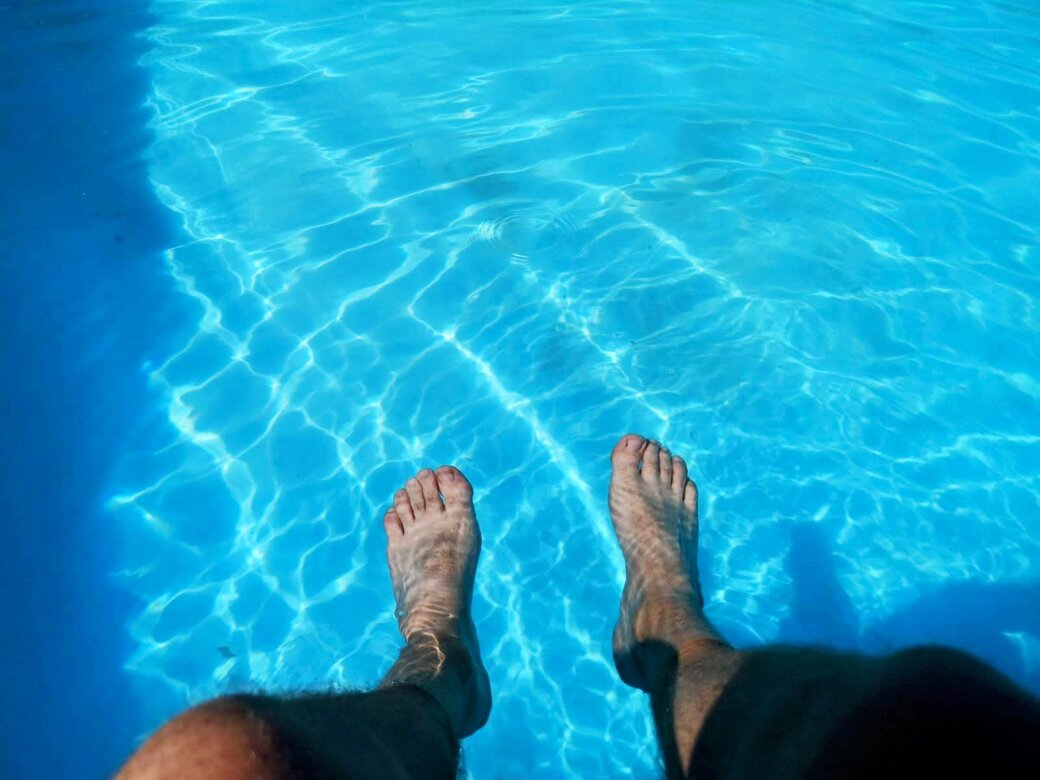 swimming pool feet, cooling down in summer