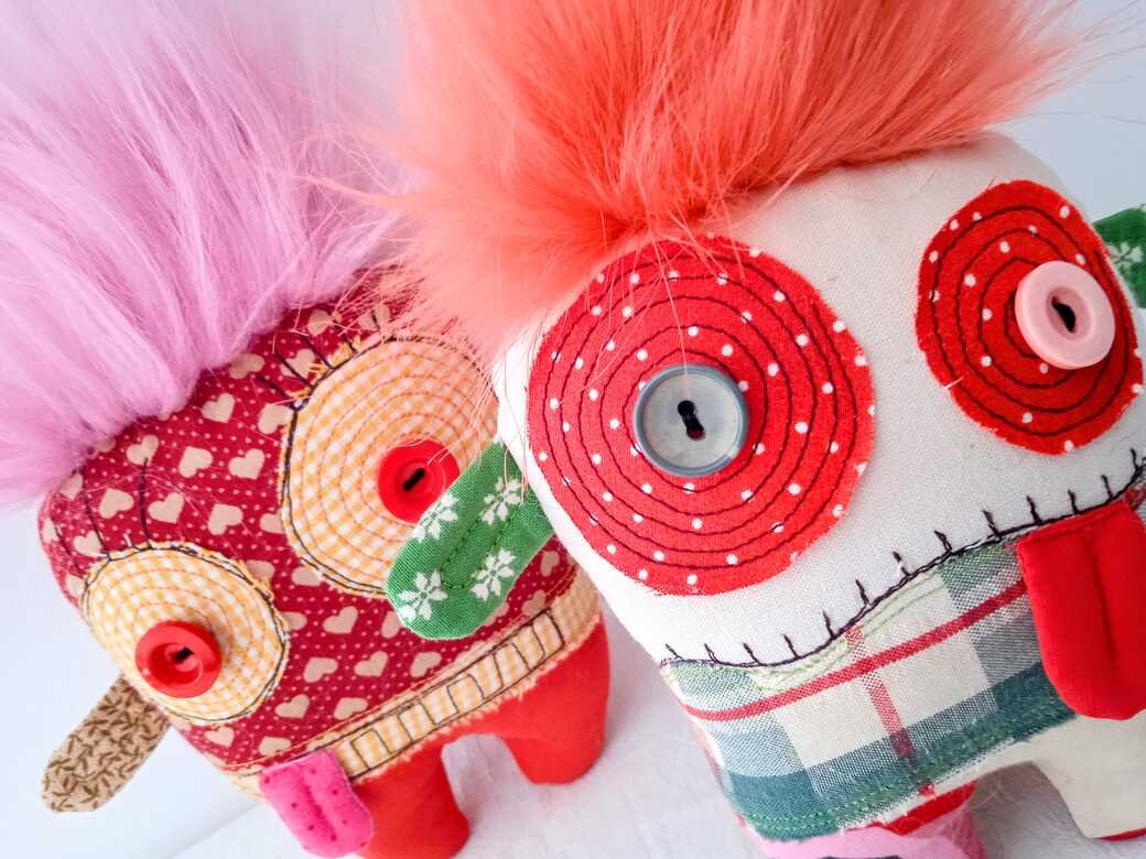 Creepy cute monster doll make-a-long (MAL).