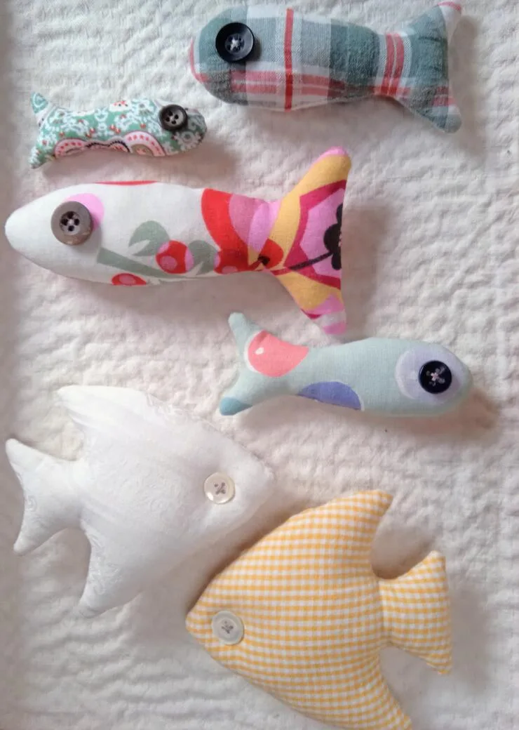 Fishy dolls fabric dolls free pattern and hand sewing tutorial for beginners.