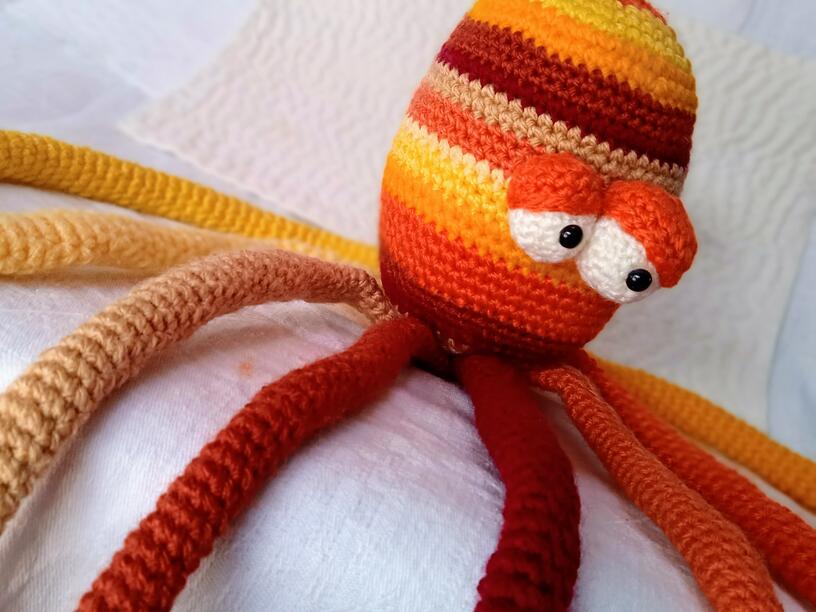 free crochet pattern Neville the octopus