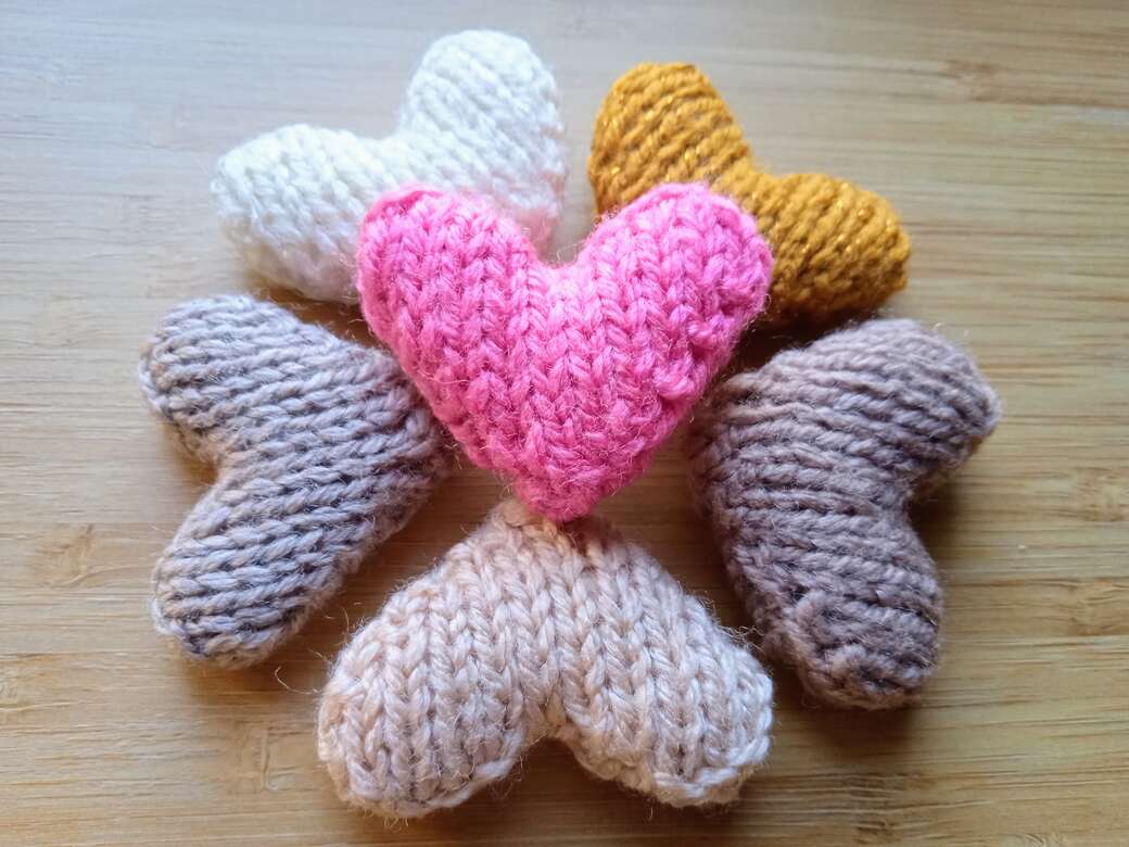 Hearts of yarn free knitting pattern.