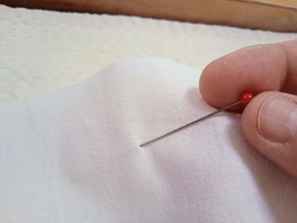 How to sew - Pins step 1