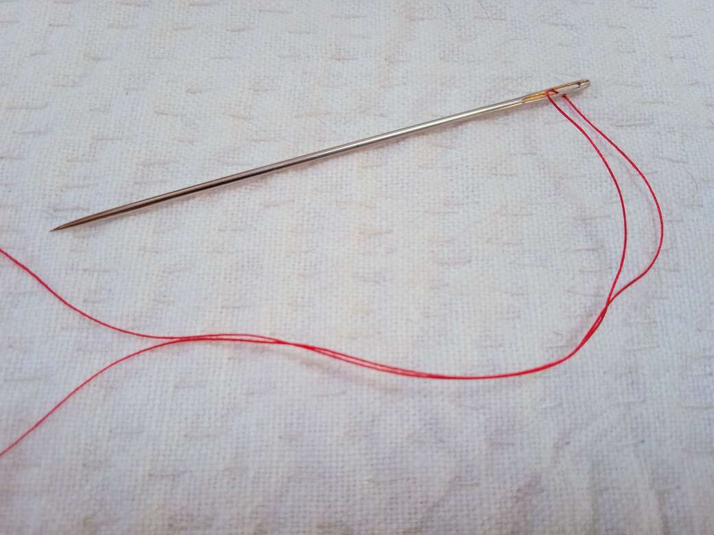 Sewing: How to thread a needle - Step 4.