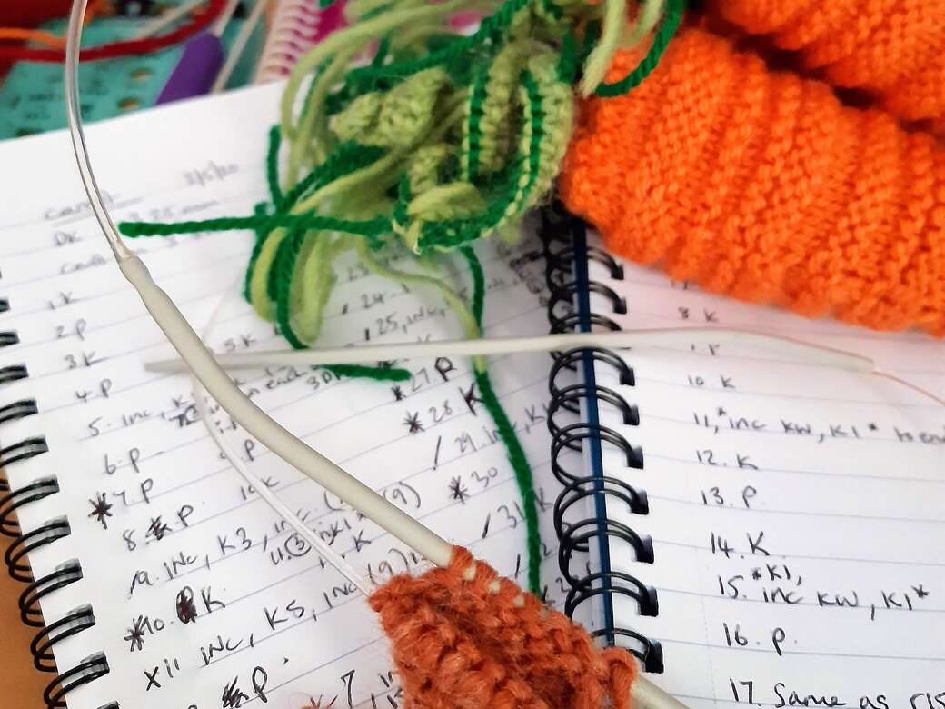 Knitted carrots experimentation and pattern writing.