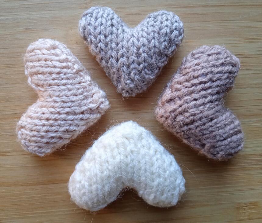 Knitted hearts free pattern