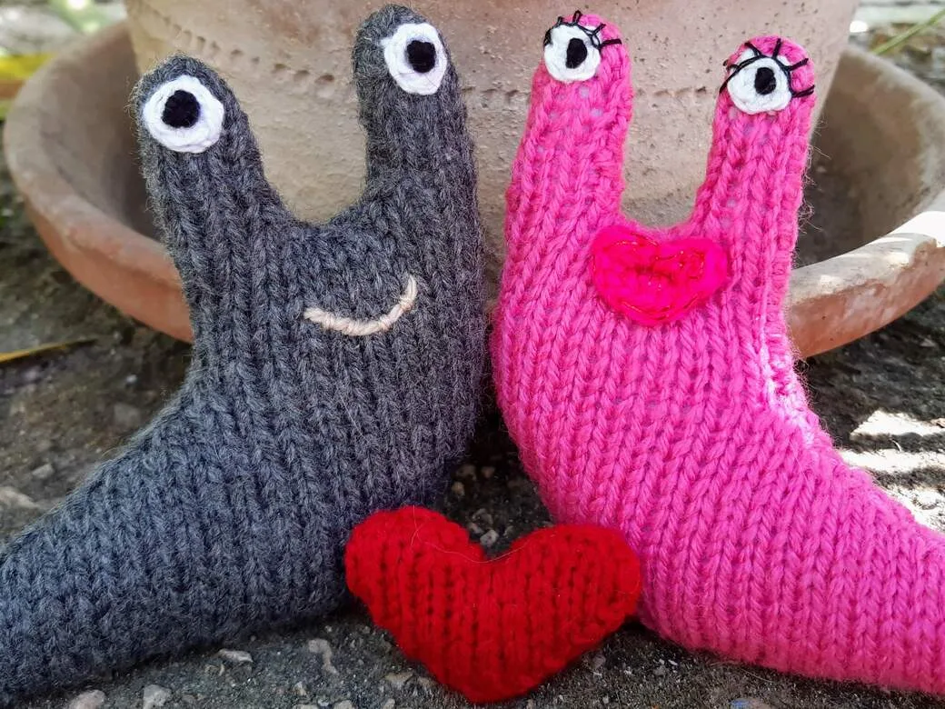 Knitted Slugs, free knitting pattern.