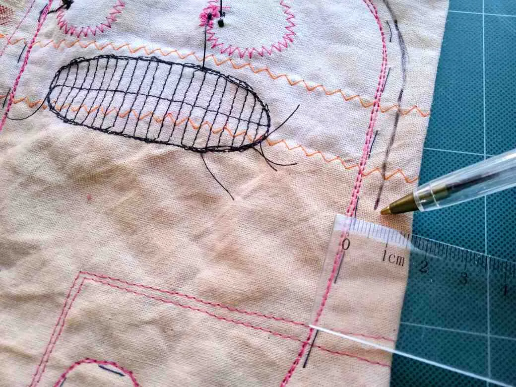 Mark the cutting line, 5mm seam allowance.