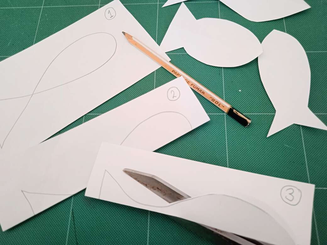 Simple fish pattern cutting.