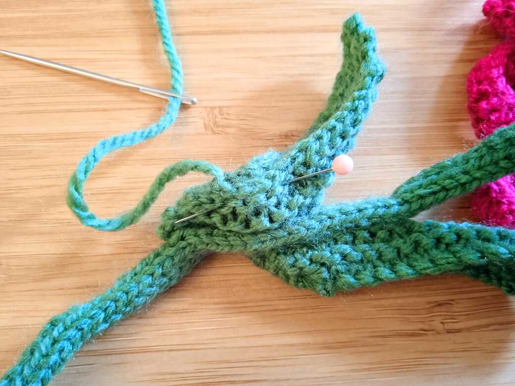 Wall Flowers, knitted flower, attach second leaf step 2.