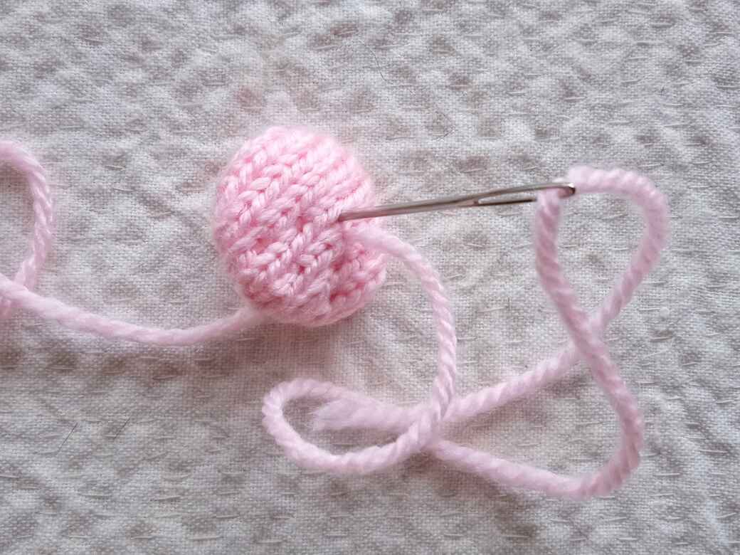 Wall Flowers, knitted flower centre, step 3.