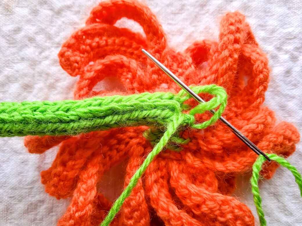 Wall Flowers, knitted flower, hanging loop step 4.