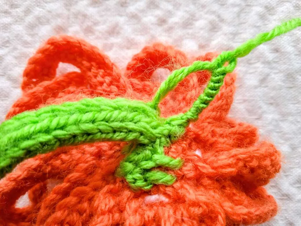 Wall Flowers. knitted flower, hanging loop step 7.