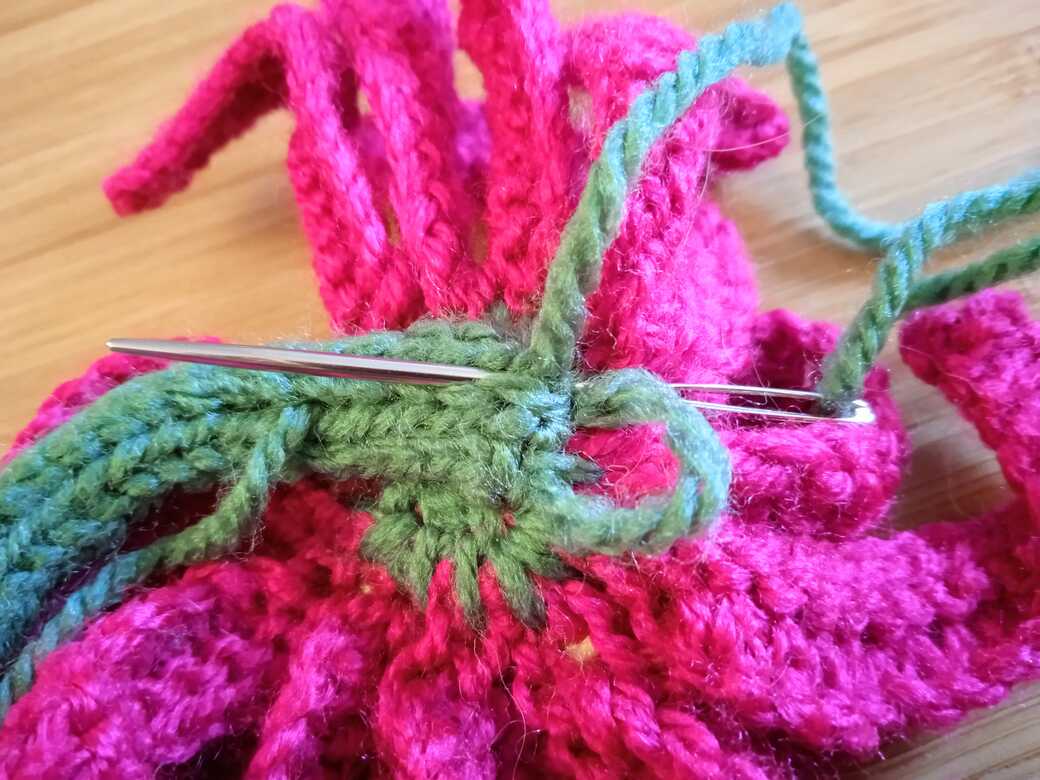 Wall Flowers, knitted flower, hanging loop step 2.