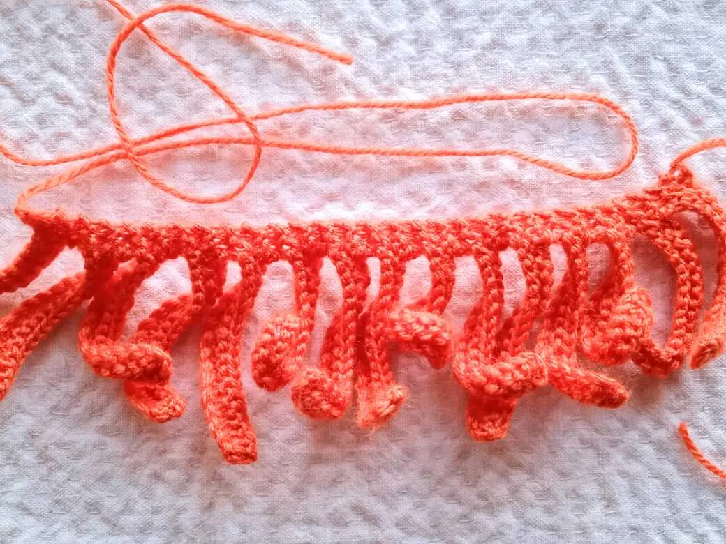 Wall Flowers, knitted flowers, petals, step 1